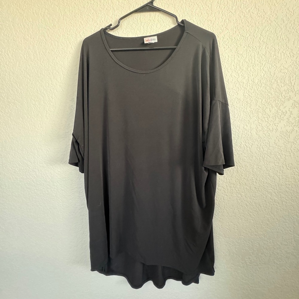 LuLaRoe Irma Tunic Top Womens 2XL Black Short Sleeve High Low Scoop Neck Relaxed - Picture 1 of 4